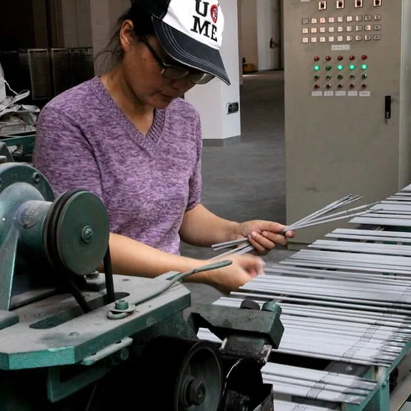 Schweißstab E7018 2,5/3,2/4,0 mm Elektrode J506fe Schweißen von Kohlenstoffstahl und niedriglegiertem Stahl Export OEM